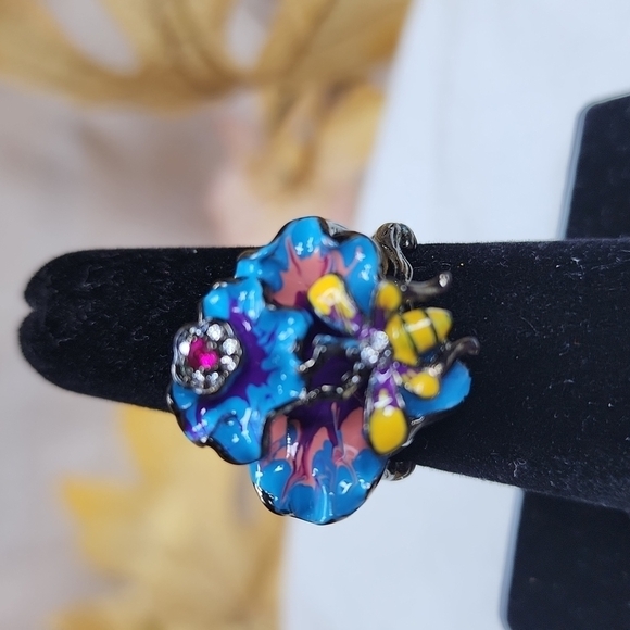 NWOT BUMBLEBEE RING - Picture 1 of 5